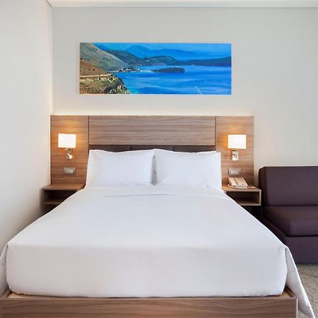 Hilton Garden Inn Тирана Екстериор снимка