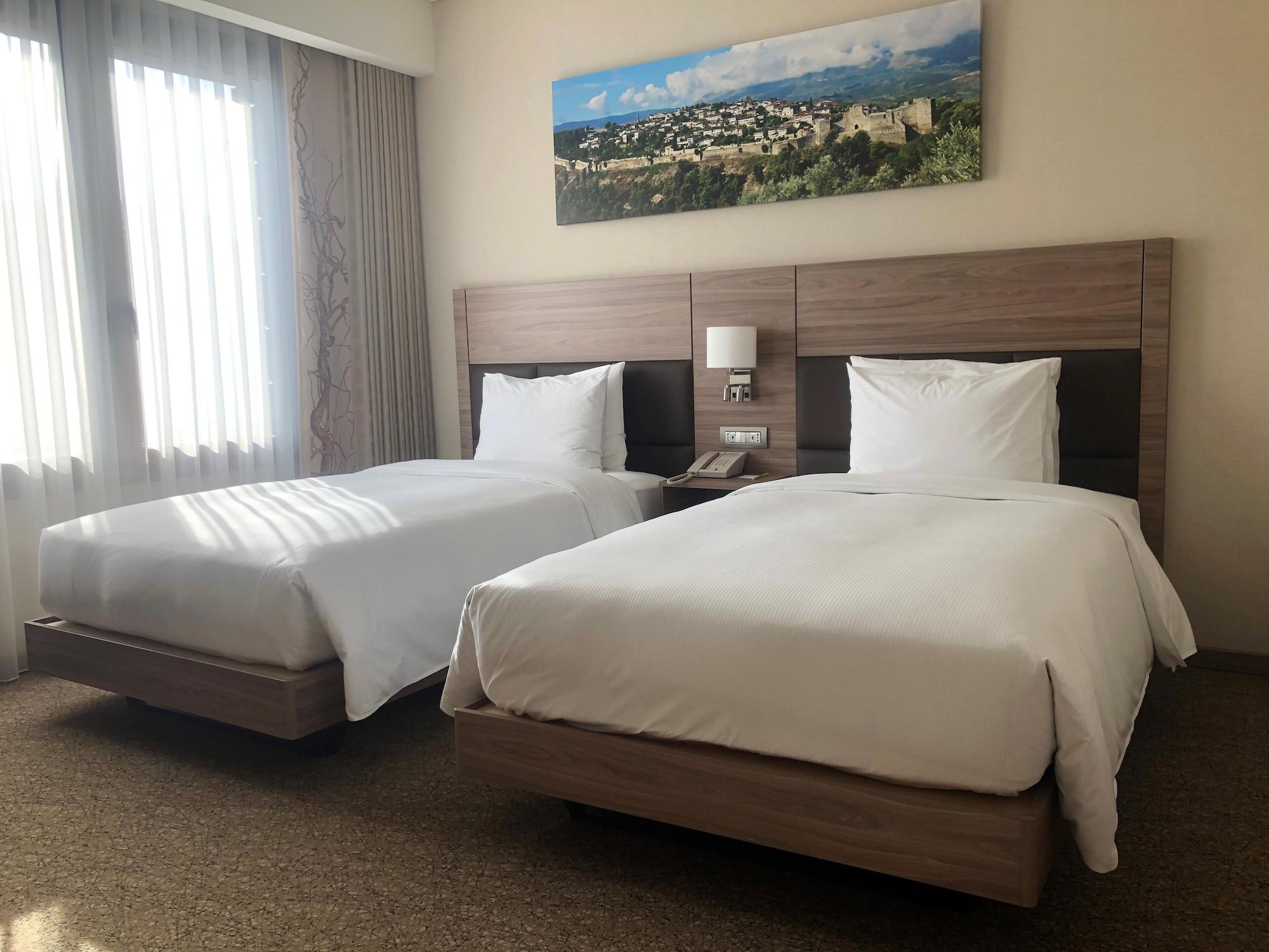 Hilton Garden Inn Тирана Екстериор снимка