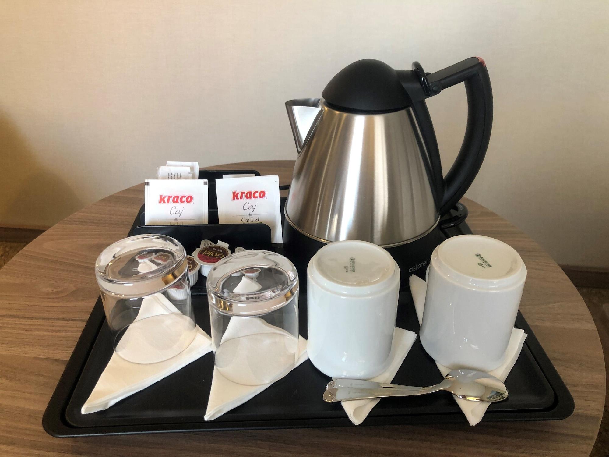 Hilton Garden Inn Тирана Екстериор снимка