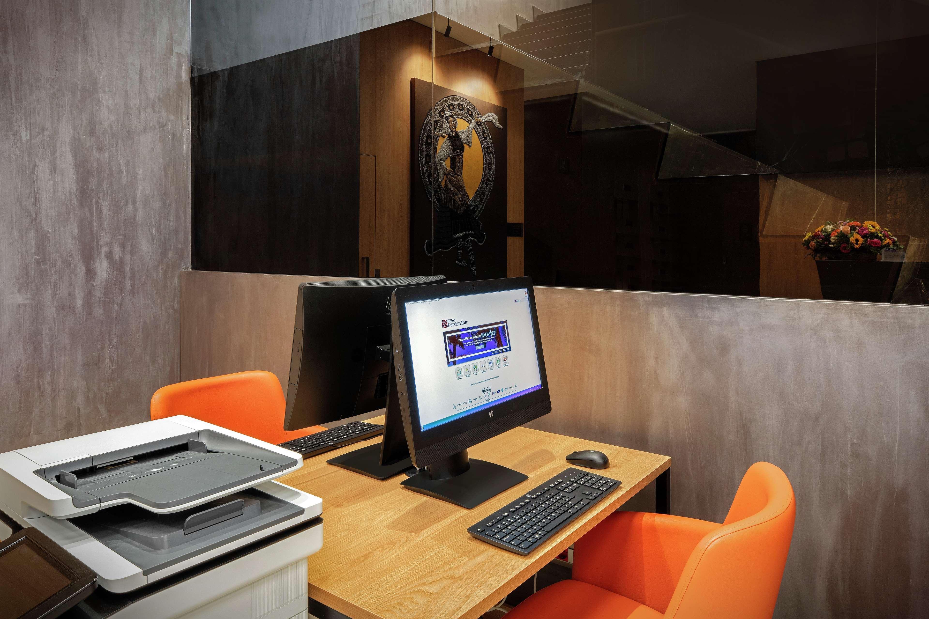 Hilton Garden Inn Тирана Екстериор снимка