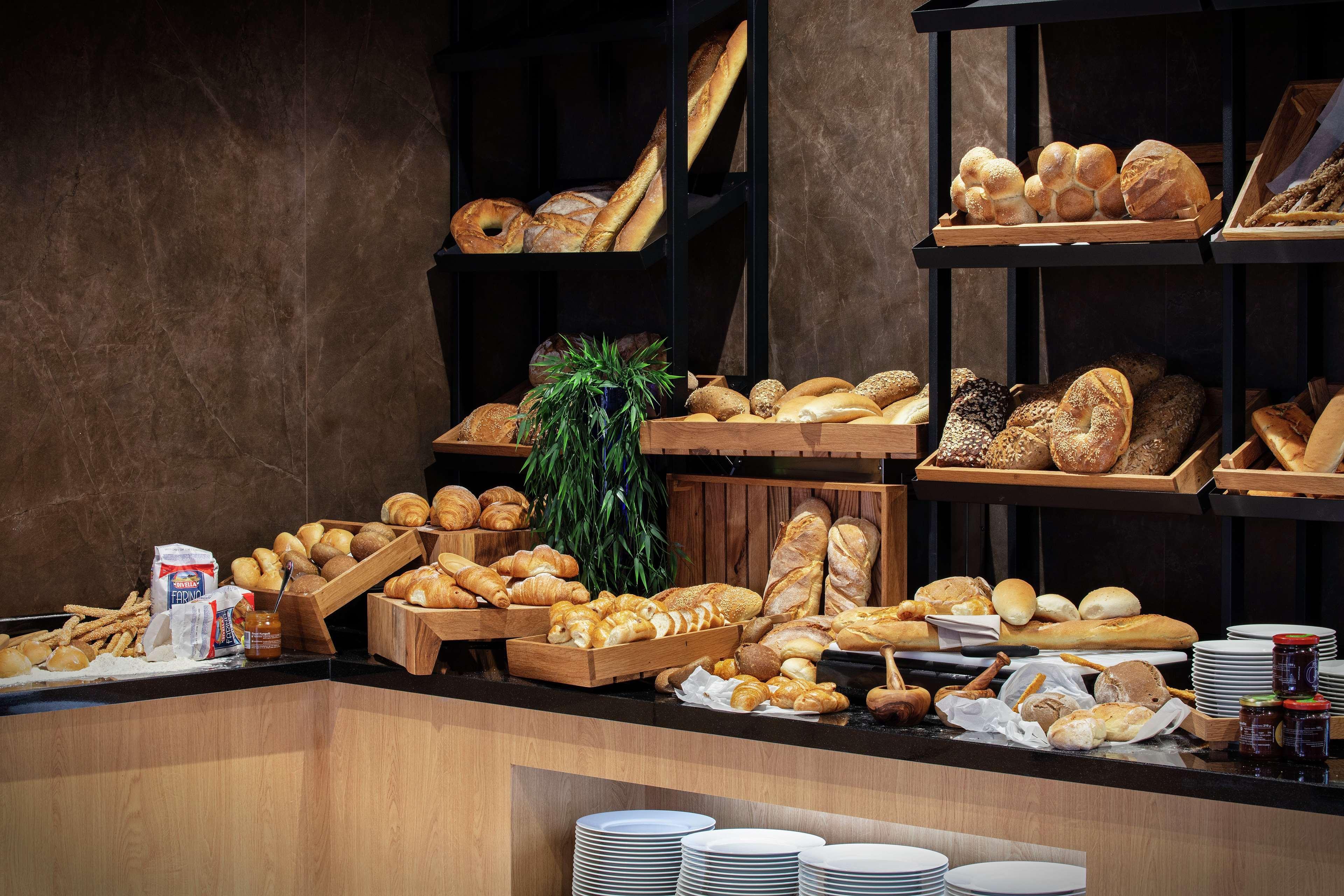 Hilton Garden Inn Тирана Екстериор снимка