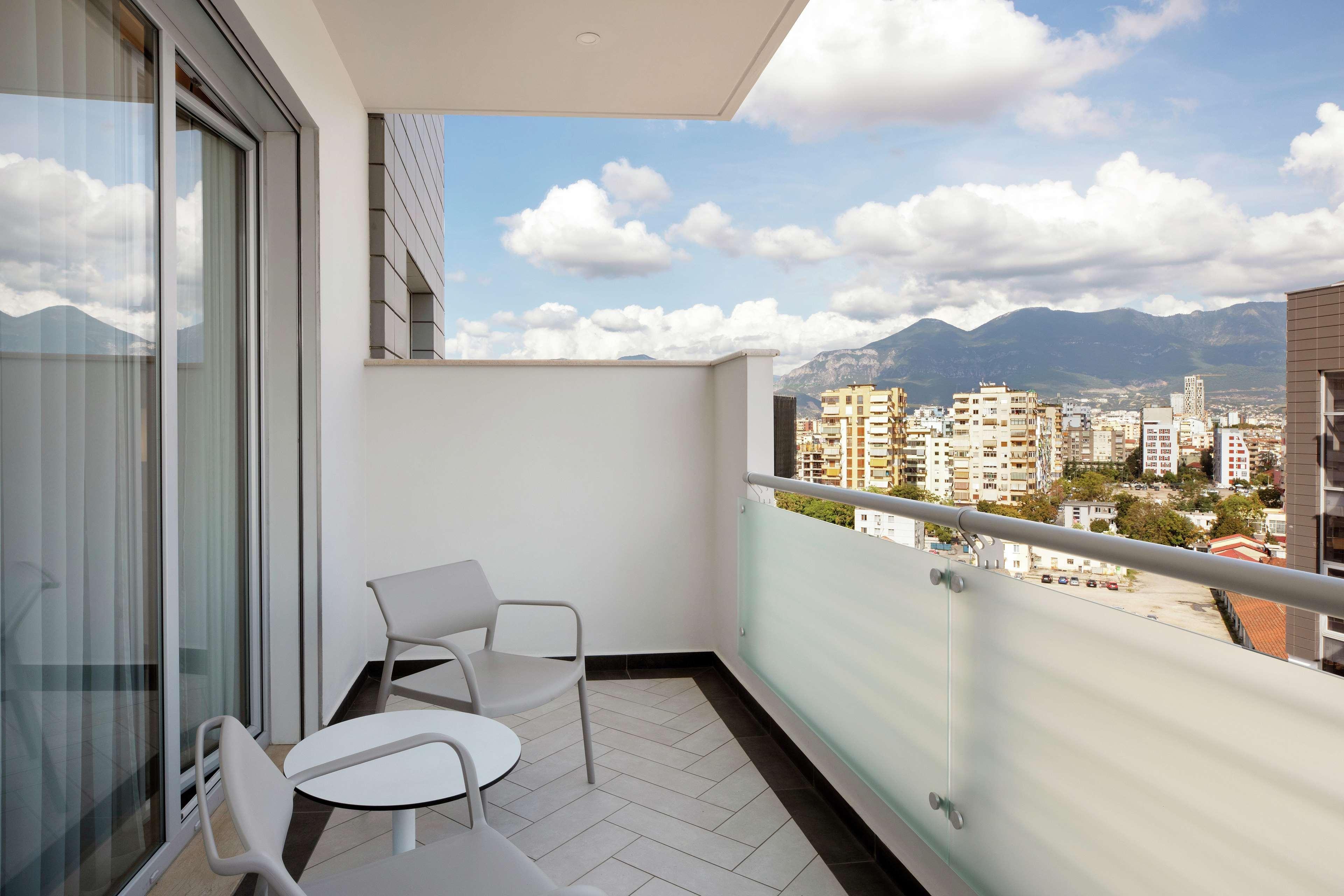 Hilton Garden Inn Тирана Екстериор снимка