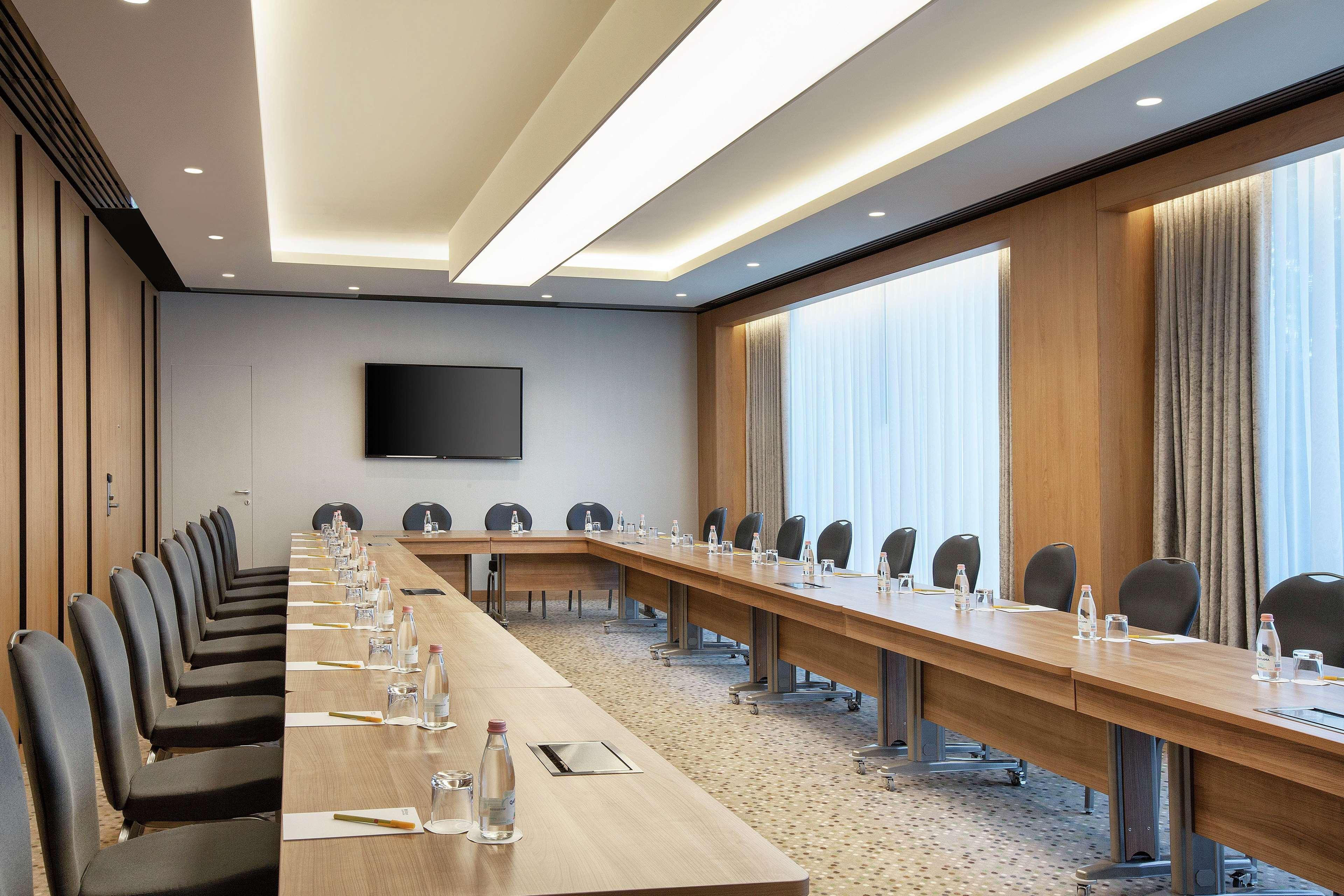 Hilton Garden Inn Тирана Екстериор снимка