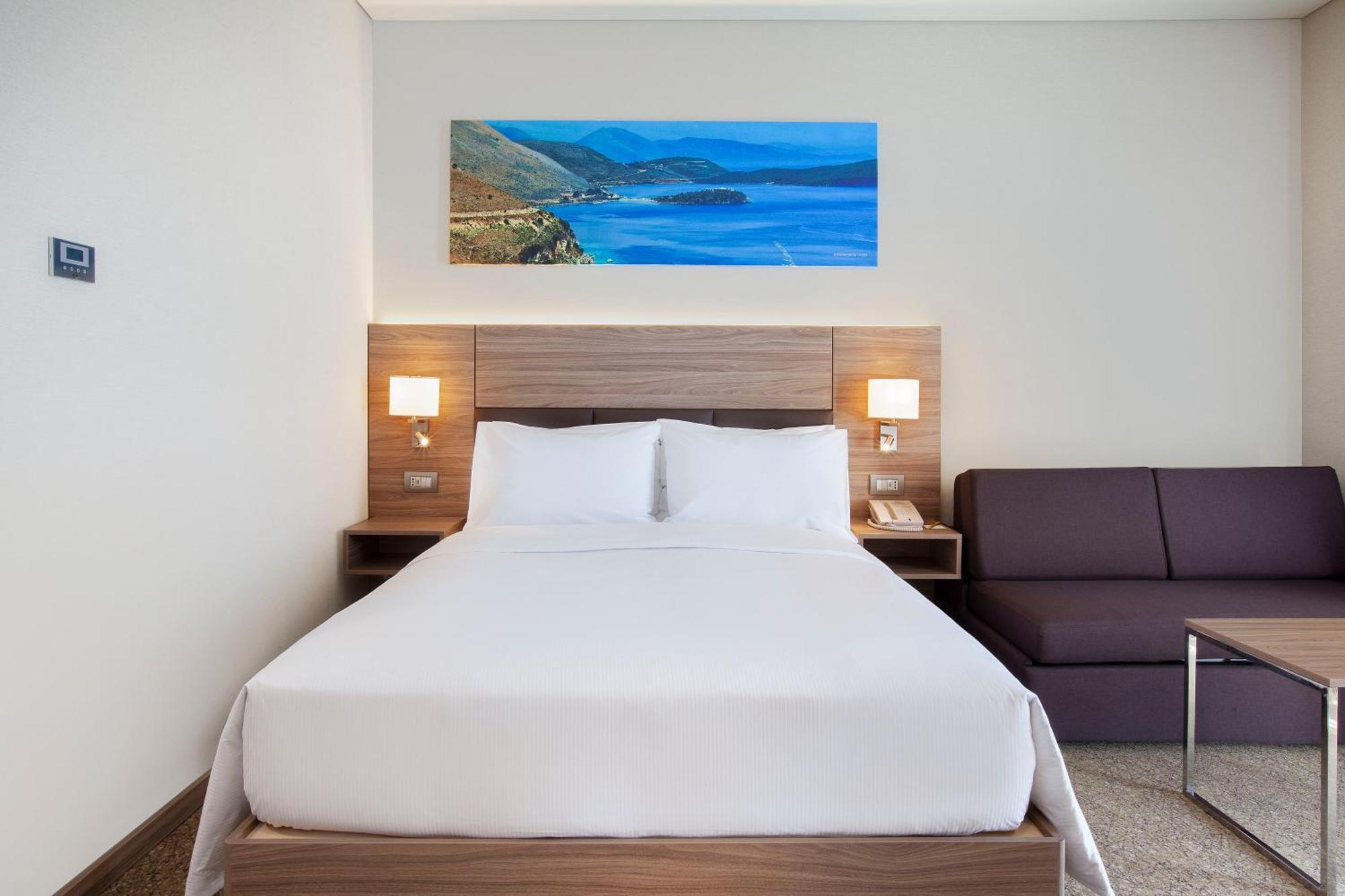 Hilton Garden Inn Тирана Екстериор снимка