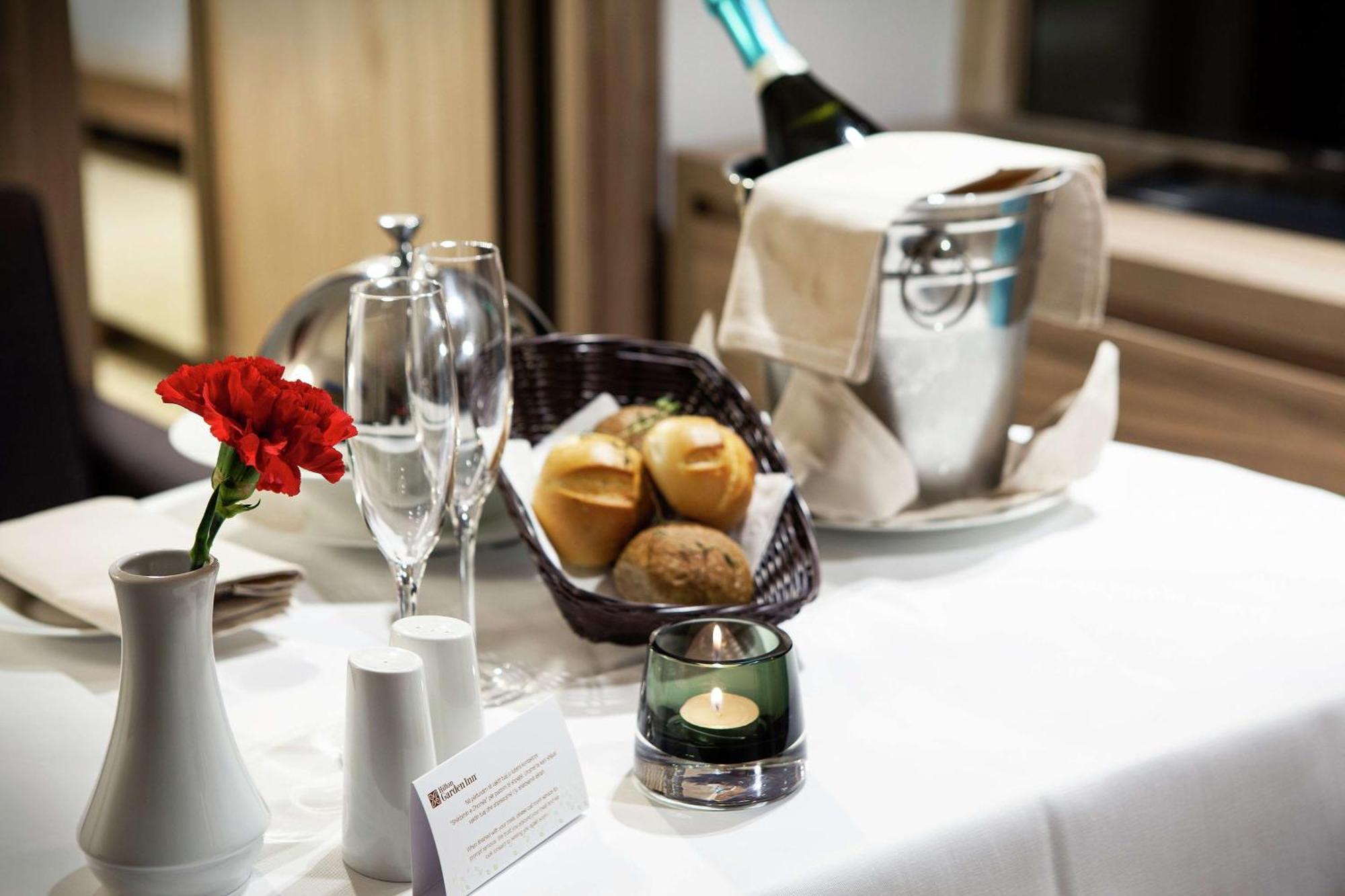 Hilton Garden Inn Тирана Екстериор снимка