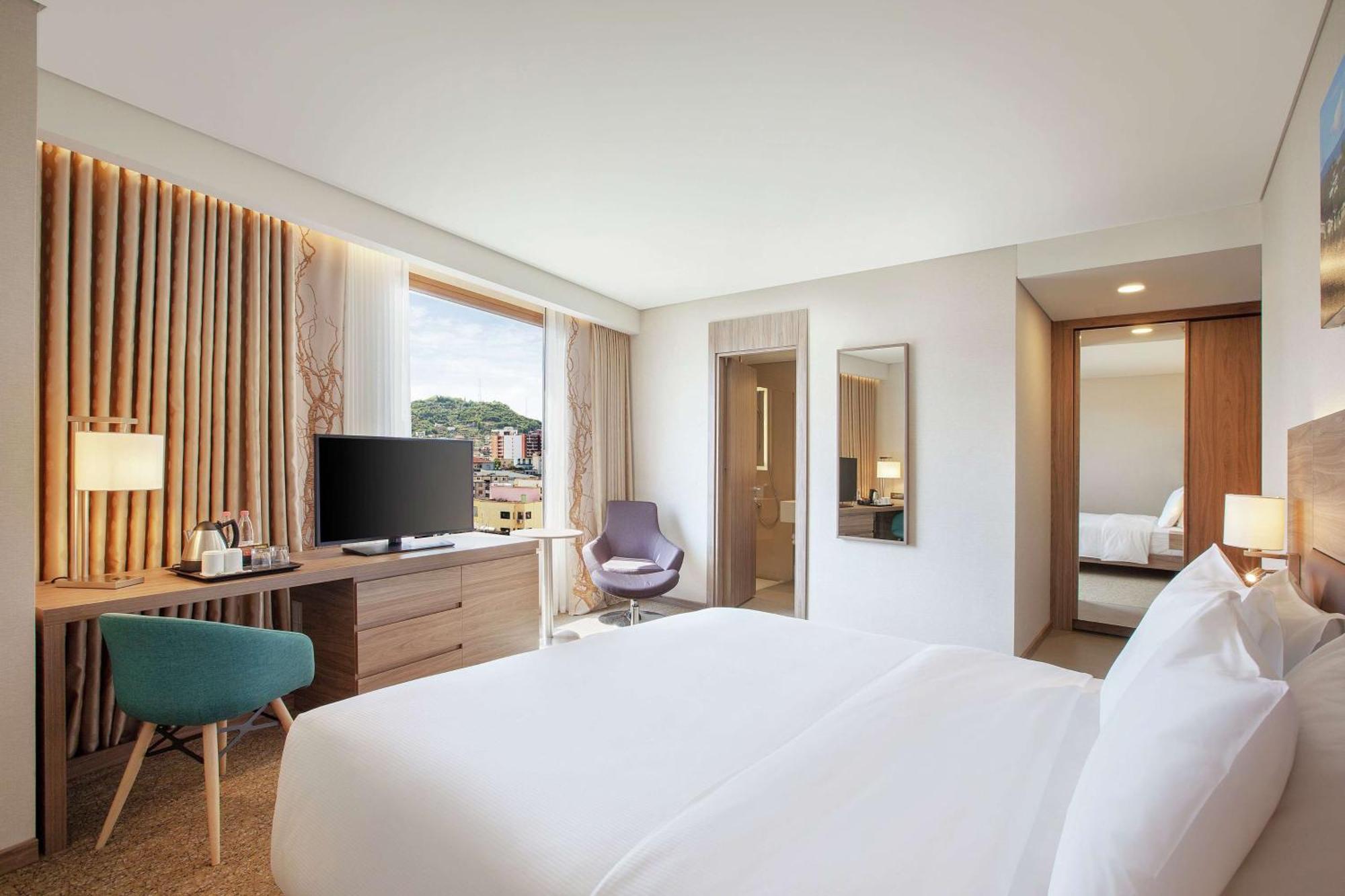 Hilton Garden Inn Тирана Екстериор снимка