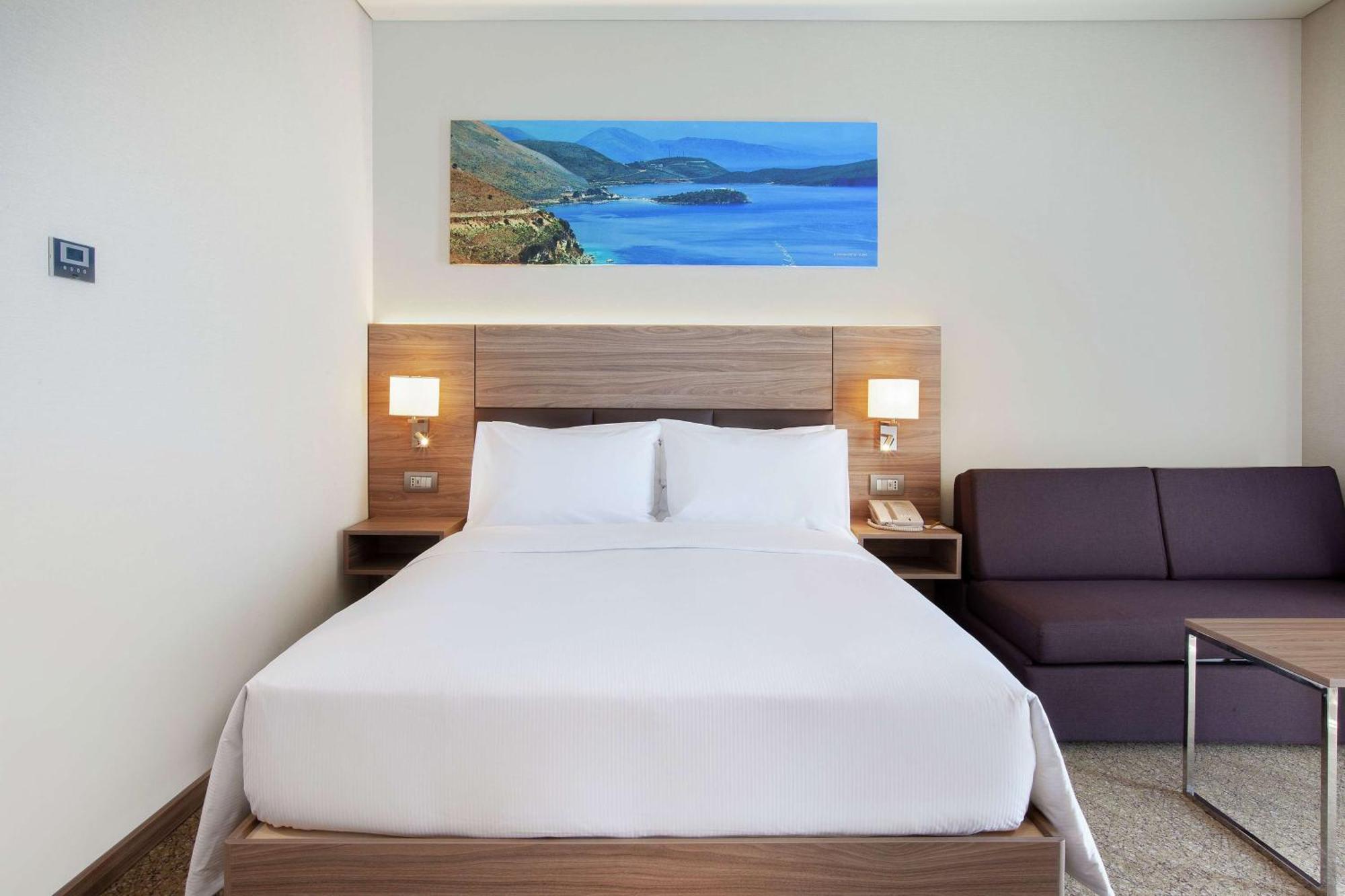 Hilton Garden Inn Тирана Екстериор снимка