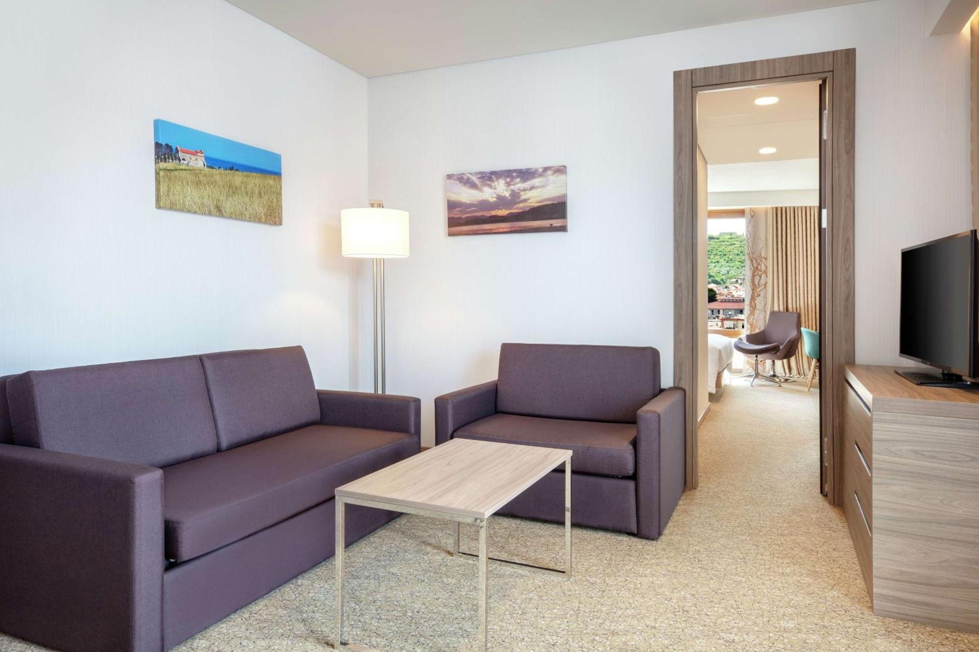 Hilton Garden Inn Тирана Екстериор снимка