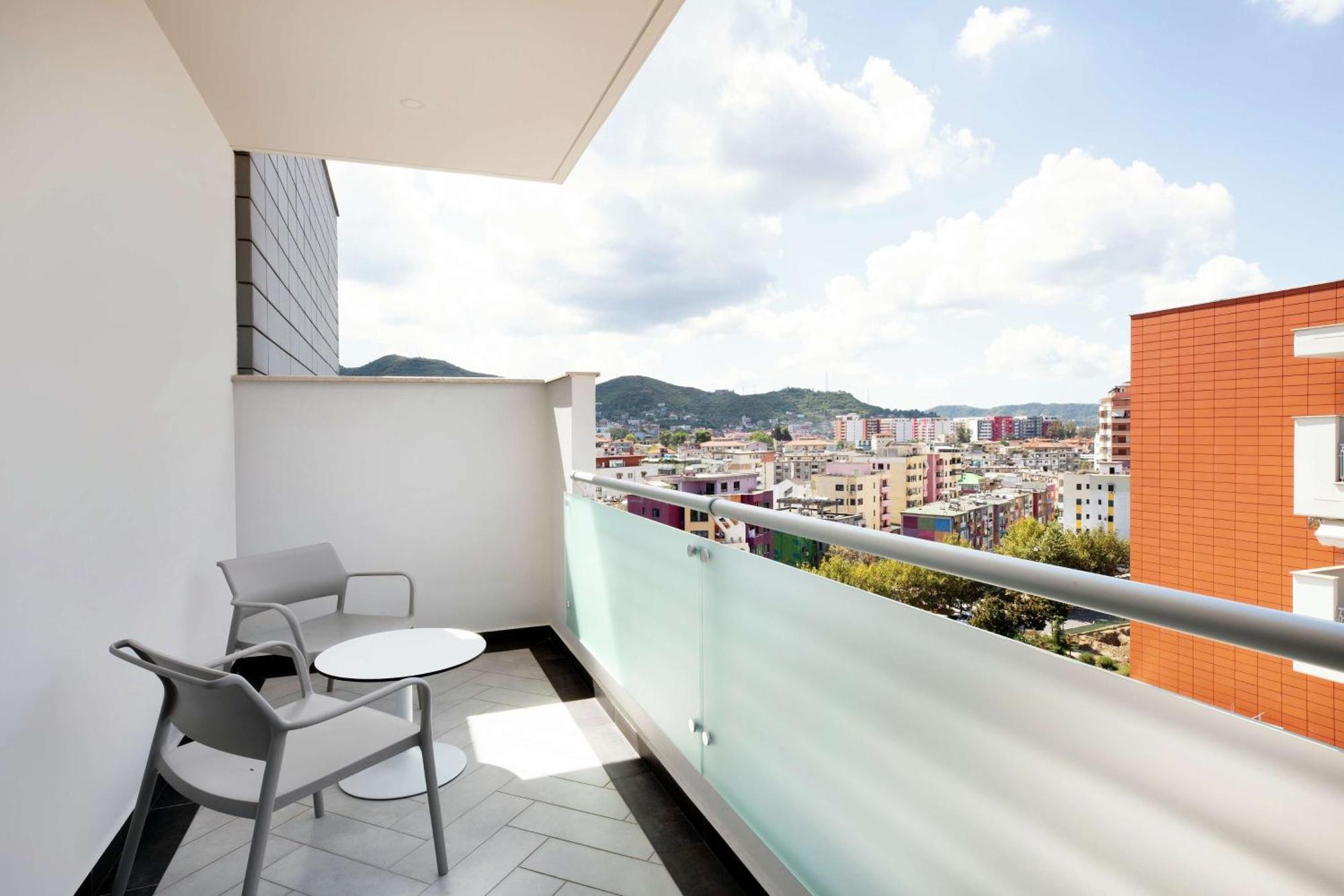 Hilton Garden Inn Тирана Екстериор снимка