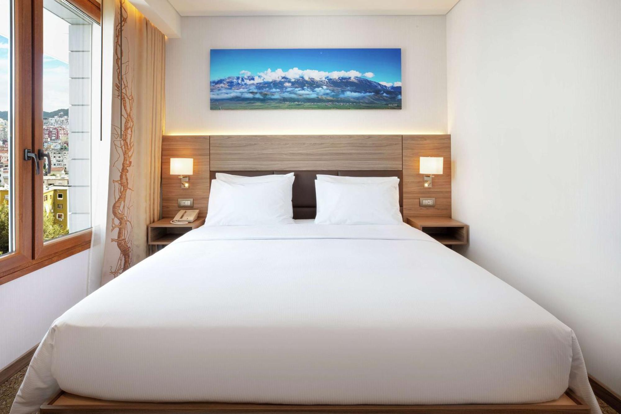 Hilton Garden Inn Тирана Екстериор снимка