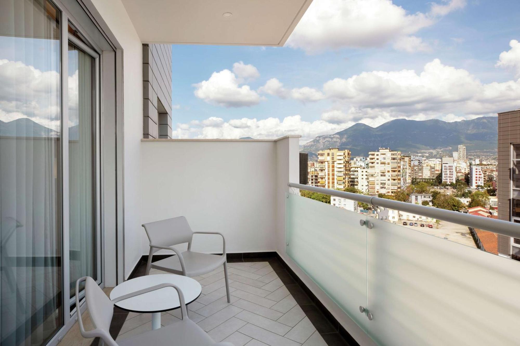 Hilton Garden Inn Тирана Екстериор снимка