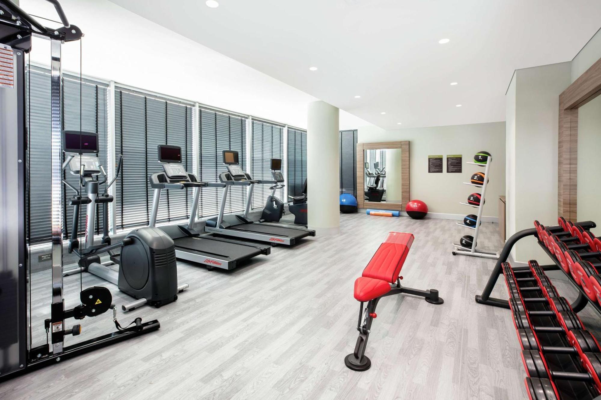 Hilton Garden Inn Тирана Екстериор снимка