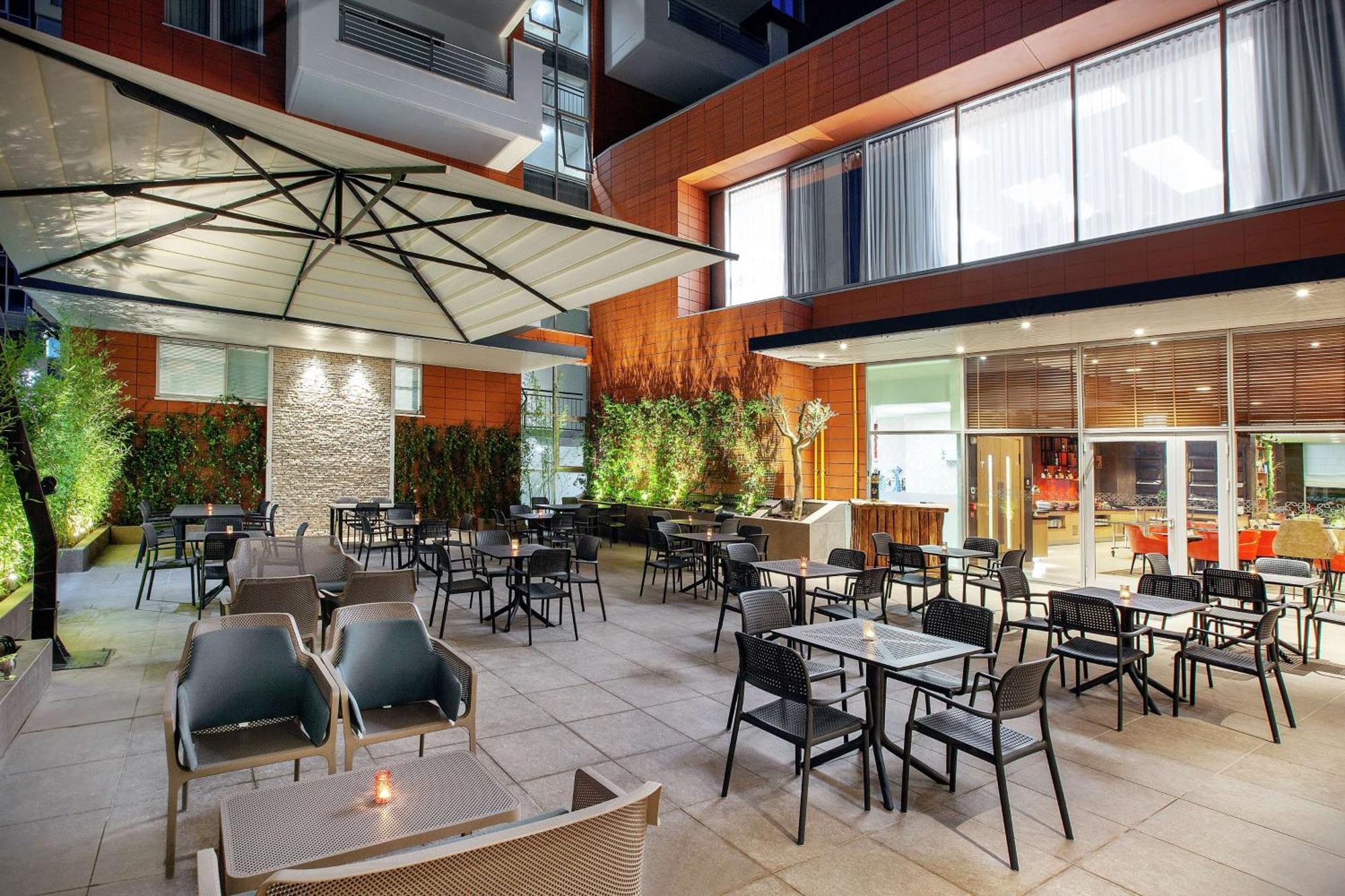 Hilton Garden Inn Тирана Екстериор снимка
