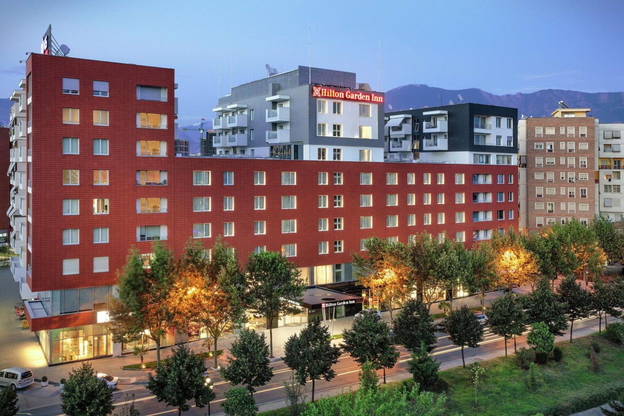 Hilton Garden Inn Тирана Екстериор снимка