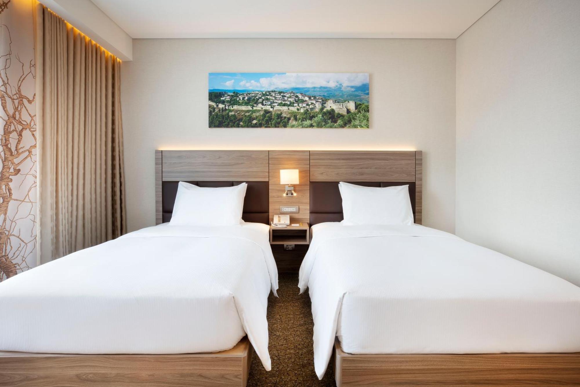 Hilton Garden Inn Тирана Екстериор снимка